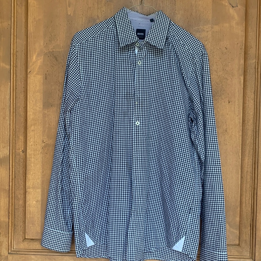Men’s BOSS regular fit. MEDIUM